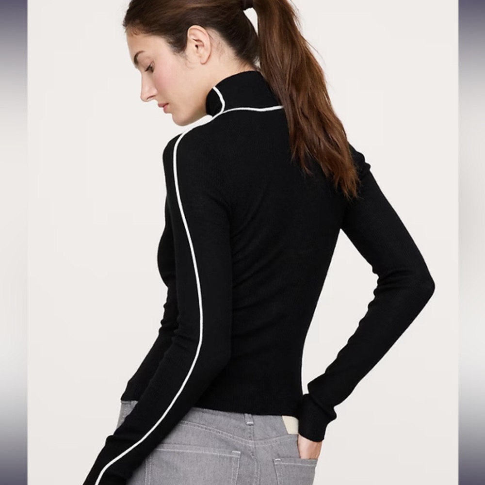 New - Banana Republic Black Turtleneck 💯% cashmere Sweater - Picture 2 of 3